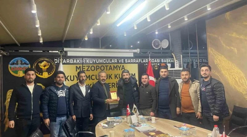 DİKO Başkanı Mehmet Yüksel, Sabahattin Soydan'a Plaket Takdim Etti: Sahte Altın Tespitiyle Esnafı Korumuş 5