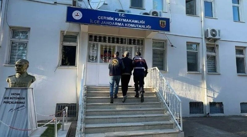 Diyarbakır'ın Çermik İlçe Jandarma Komutanlığı ve JASAT, 21 Yıl 4 Ay Kesinleşmiş Hapis Cezası Bulunan Zanlıyı Yakaladı 4