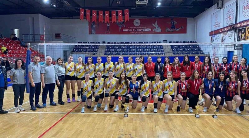 Düzce 1907 Spor Kulübü Yıldız Kızlar Voleybol Liginde Şampiyon 4