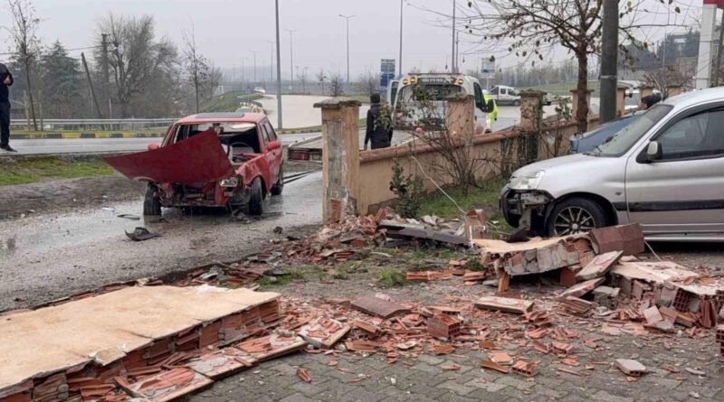 Düzce Bahçeşehir Yolu'nda Oluşan Kazada 5 Kişinin Yaralandığı Çatışma 1