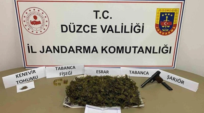 Düzce Çilimli İʟçesinde Jandarma 650 Gram Kubar Esrar ve Tabanca Ele geçirdi 1