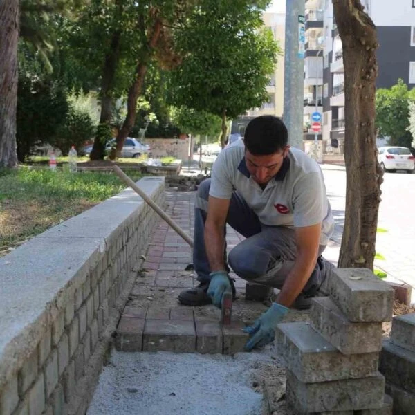 Efeler Belediye Başkanı Anıl Yetişkin, 65 milyon TL’lik yol yatırımlarıyla ilçenin ulaşımını iyileştirdi.-1