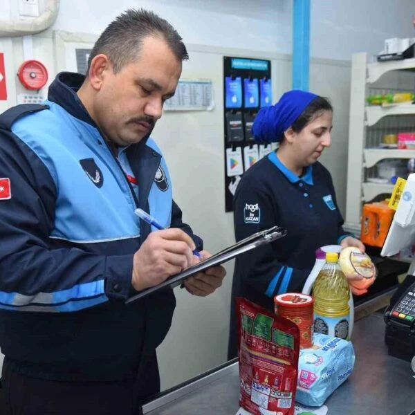 Ekipler, marketlerde ürün fiyatlarını ve hijyen şartlarını denetliyor.-4