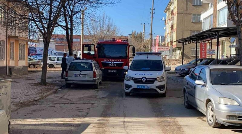 Elazığ'da Sürsürü Mahallesi'ndeki Evde Çıkan Yangın İtfaiye Ekipleri Tarı Söndürdü 1