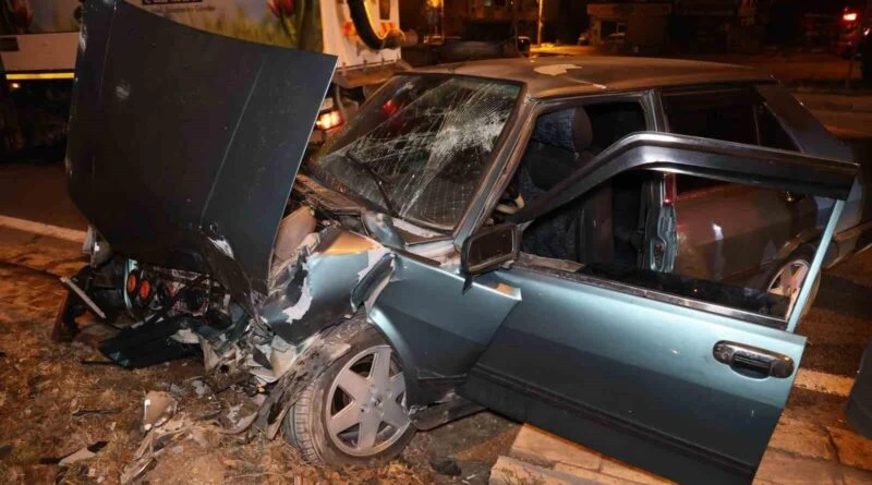 Elazığ’da Malatya Caddesi’nde 3 Araç Zincirleme Trafik Kazası, 3 Kişiyi Yaraladı 1