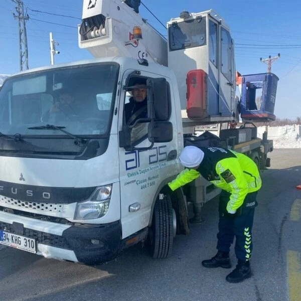 Erzincan'da başlamış zorunlu kış lastiği uygulaması-1