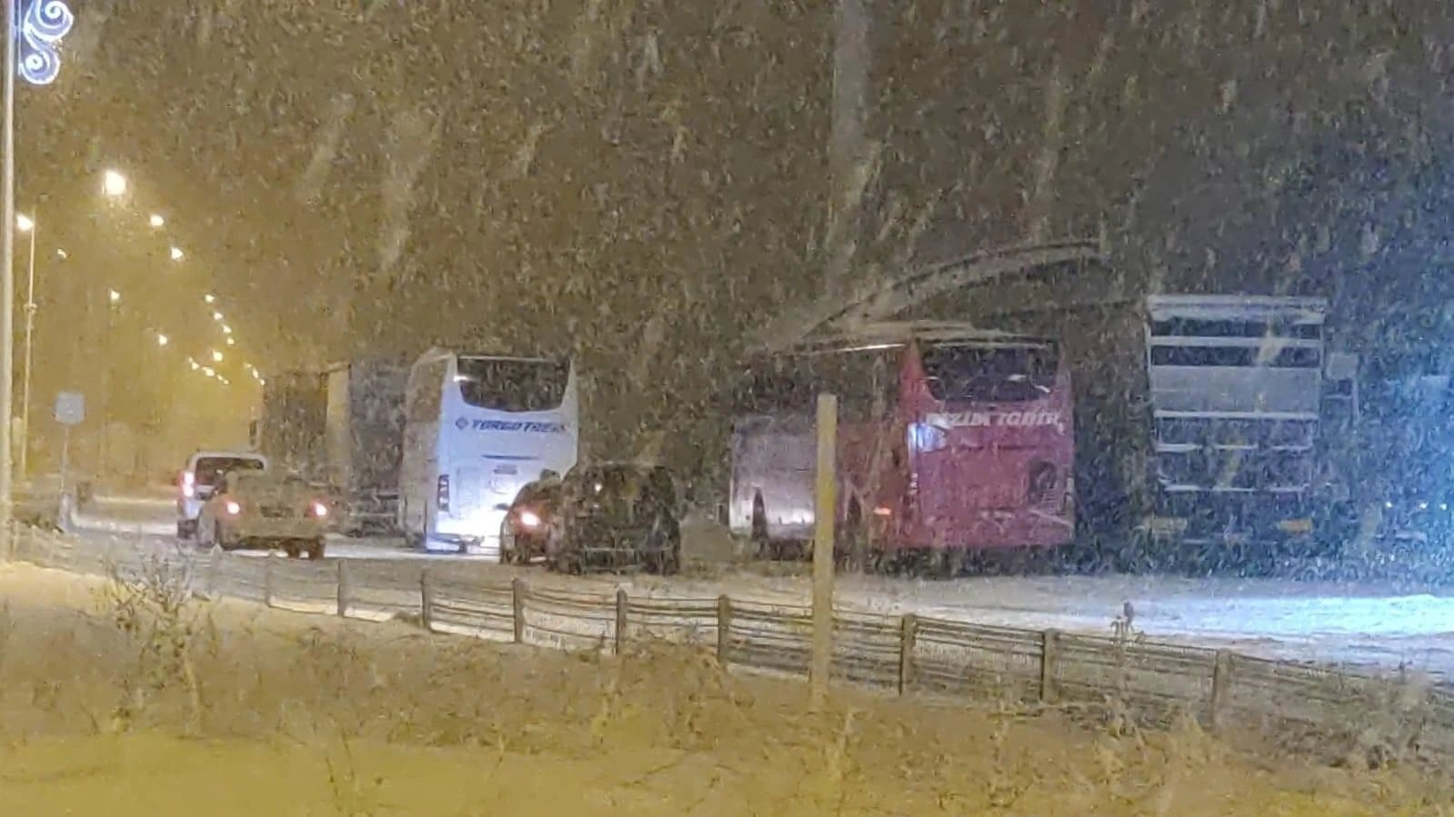 Erzurum Aşkale’de Kar Yağışı Trafikte Mahsur Kalma ve Kazalara Yol Açtı