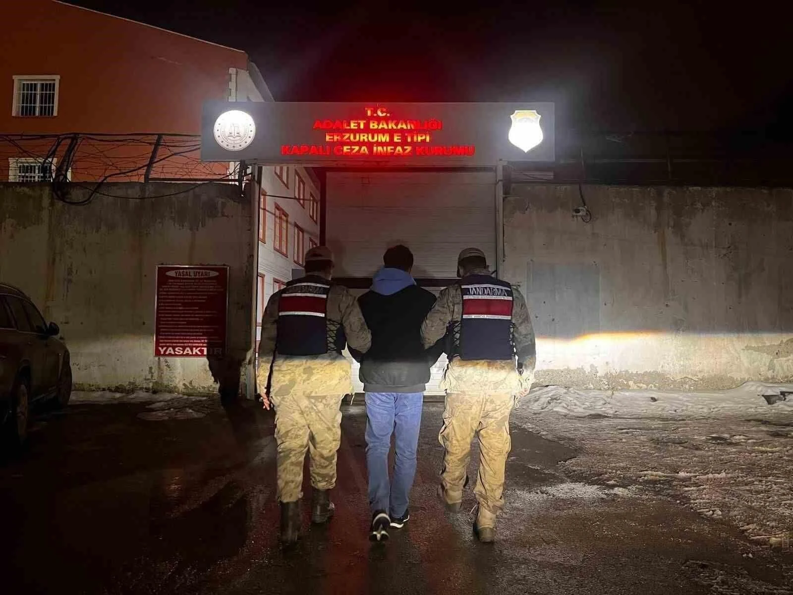 Erzurum’da Jandarma Operasyonu: 5 Afgan Göçmen ve 2 Örgütücü Yakalandı