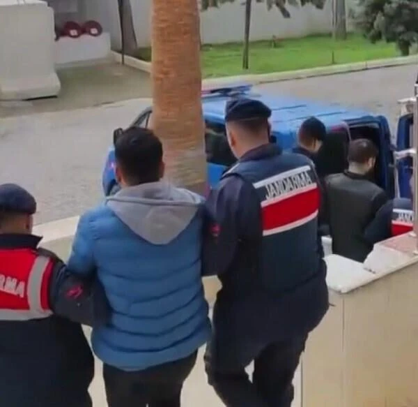 Gaziantep'te jandarma ekipleri tarafından düzenlenen operasyonda 16 şüpheli tutuklandı-4