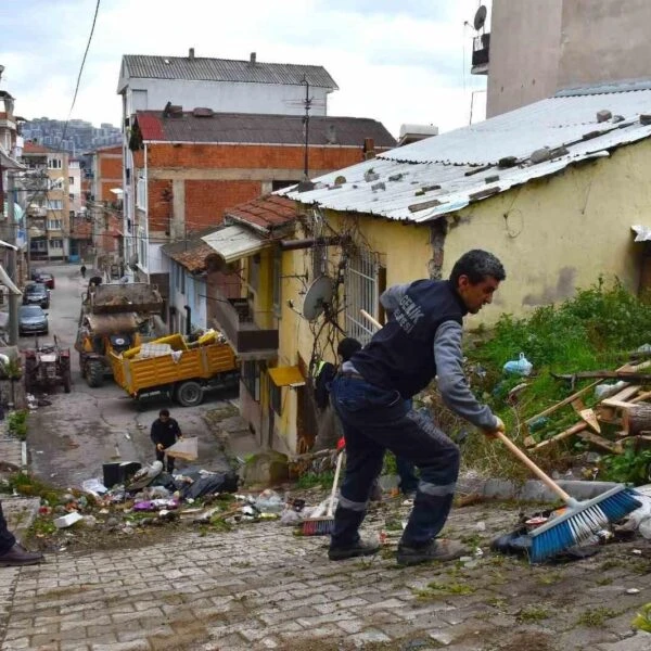 Gemlik Belediyesi temizlik personeli-2