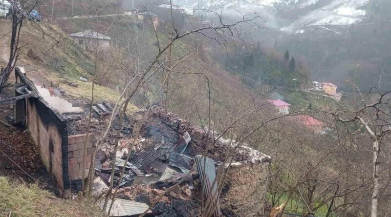 Giresun'un Bulancak ilçesinde Ömer Pekdemir yangında hayatını kaybetti 1