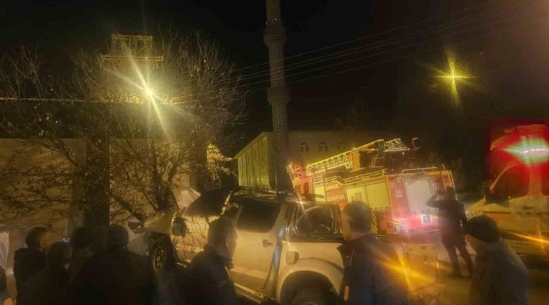 Hakkari’de Çallı Virajında Kamyonetin Kontrolden Çıkması Sonuçta Sürücü Yaralandı 1