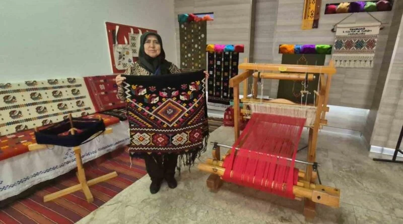 Hatice Çınar, 110 yıllık aile yadigarı Tekirdağ’ın Karacakılavuz dokumasını yaşatıyor 1