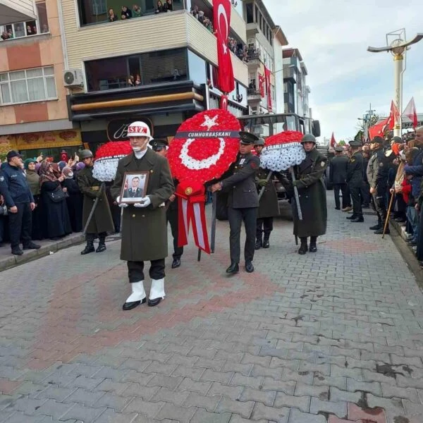 İbrahim Kalyoncu oğlunun tabutunu sararken-5