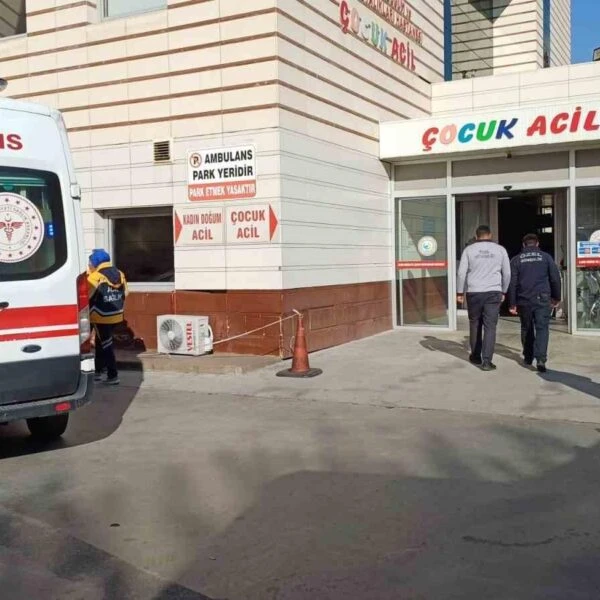 İncirliova'da 16 öğrenci gıda zehirlenmesi şüphesiyle hastaneye kaldırıldı.-1