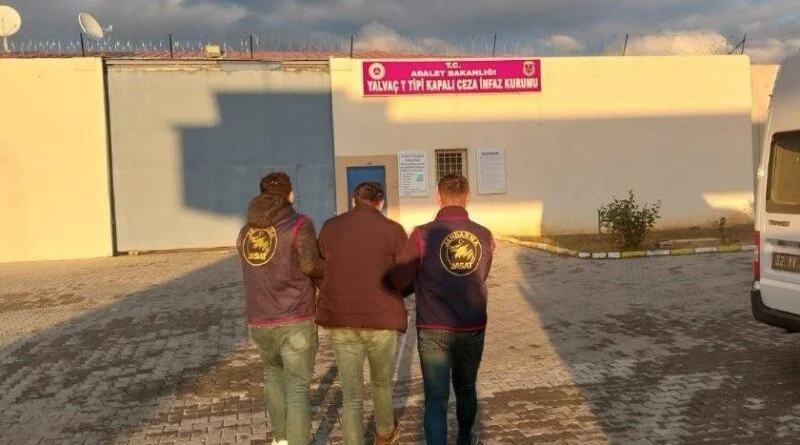 Isparta'da Kesinleşmiş 14 Yıllık Ceza Sahibi L.Ö., Jandarma Operasyonunda Yakalanıp Cezaevine Teslim Edildi 1