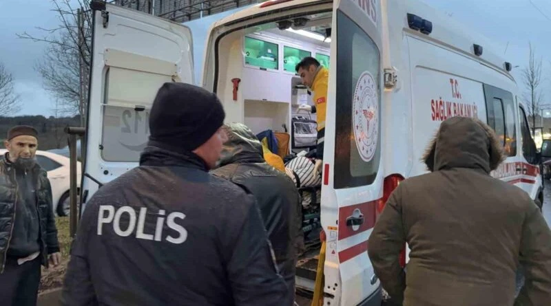 İstanbul Sultangazi'de Motosiklet-Ticari Araç Çarpışması Sonucu Bir Yaralı 1