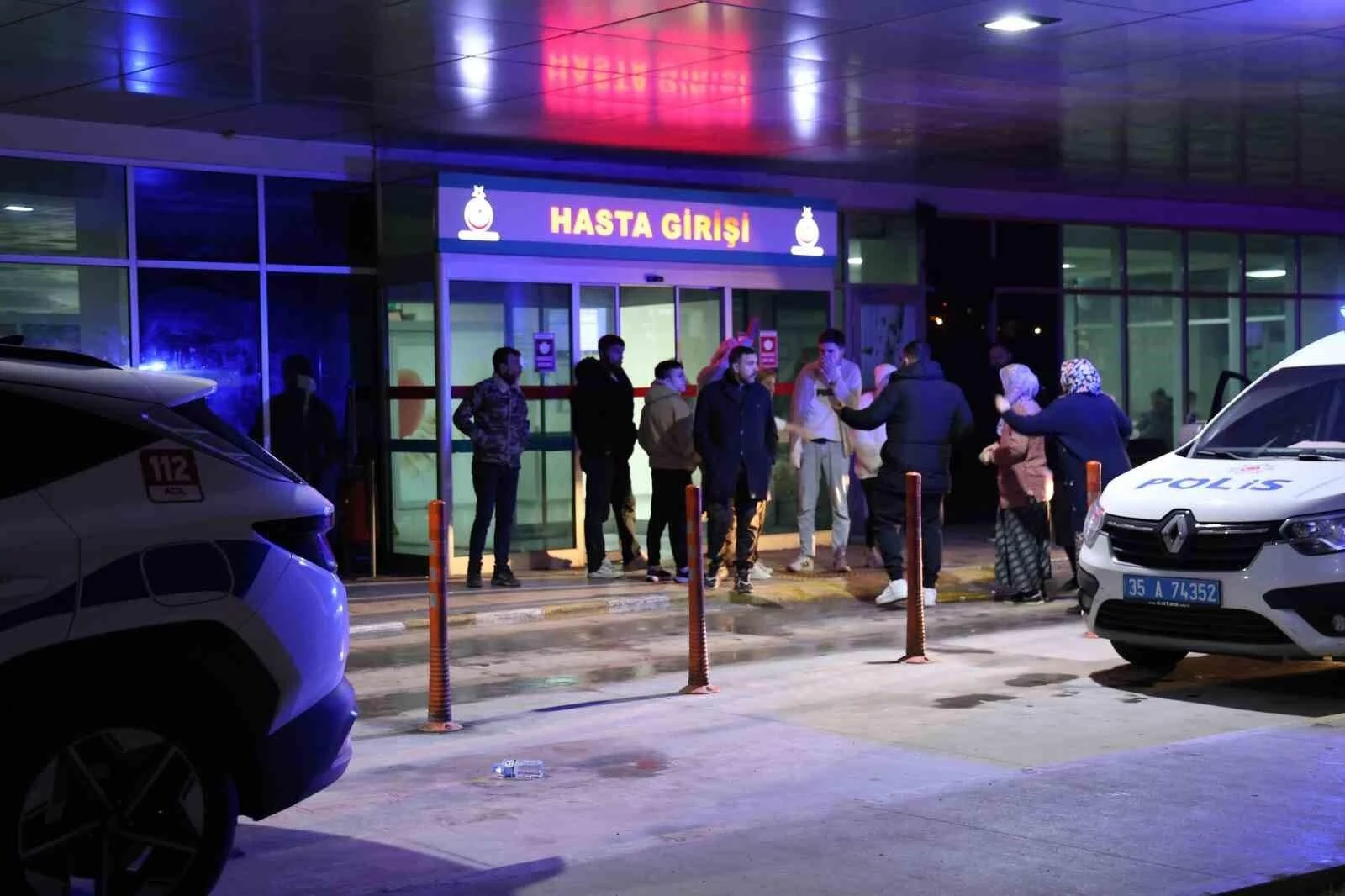 İzmir Bornova’da Parkta Bıçaklı Kavga: 7 Kişi Yaralandı