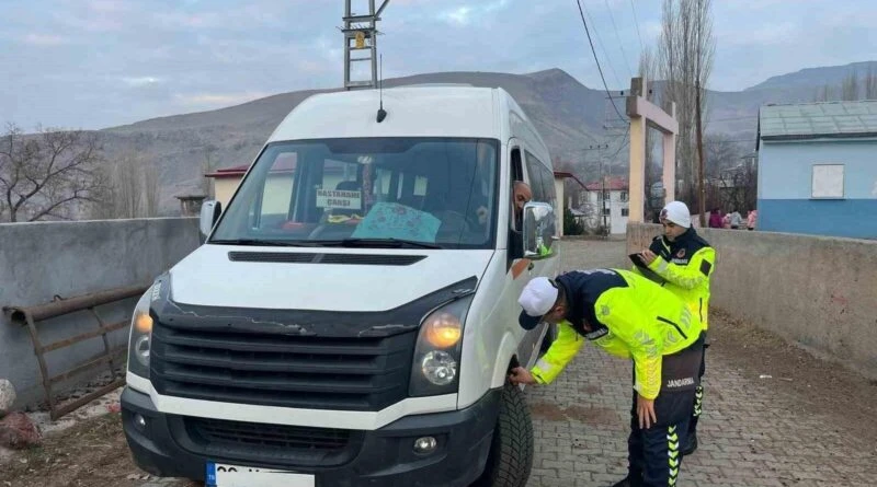 Kars'ta Jandarma, Okul Servis Araçlarına Yönelik Denetimleri Gerçekleştiriyor 1