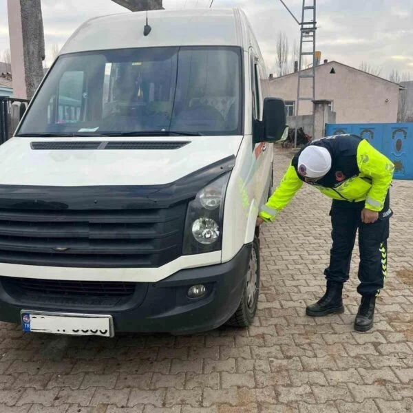 Kars'ta öğrenci taşımacılığı araçlarına yapılan denetim-1