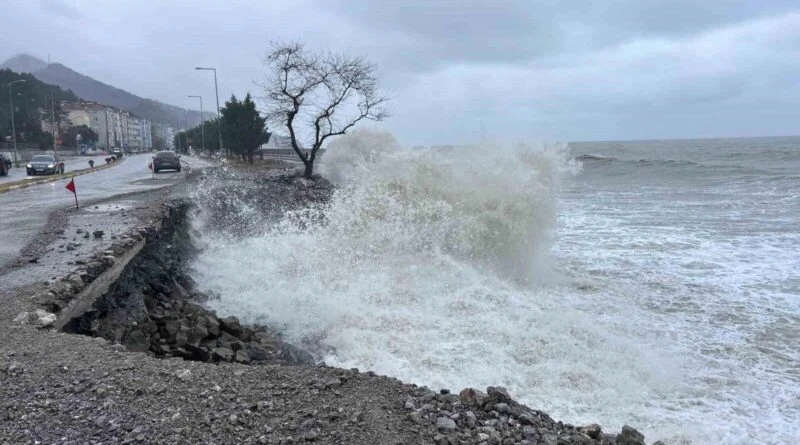 Kastamonu İnebolu'da Fırtına ve Dalgalar Sahili Hasara Uğrattı 1