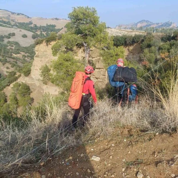 Kayıp olarak aranan adamın cesedi uçurumda bulundu-resim-4