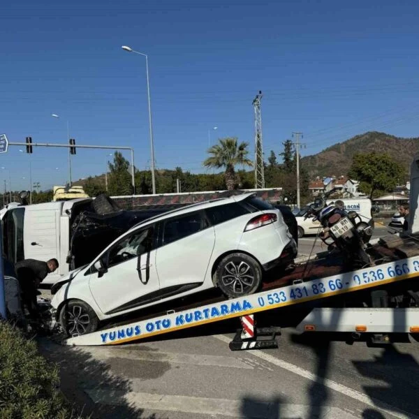 Kazada yaralananlar ambulansla taşıılıyor-2