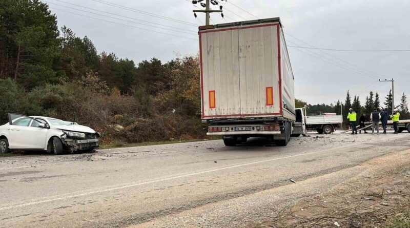 Kocaeli Gebze'de Tır, Kamyonet ve Otomobilin Karıştığı Zincirleme Kazada 3 Kişi Yaralandı 1