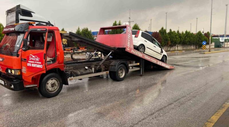 Kocaeli Körfez’te Otomobil Tıra Çarparak Sürücüsü Yaralanır 1