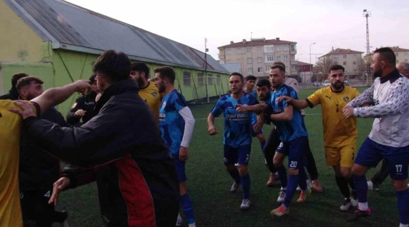 Kocasinan Şimşekspor, Tomarza Belediyespor'u 4-2 Yendi 1