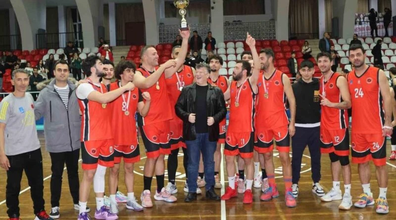 Kuşadası Belediye Spor, Aydın Basketbol Büyük Erkekler İl Birinciliğini Kazandı 4