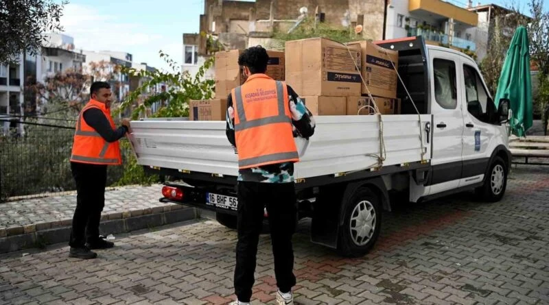 Kuşadası Belediyesi’nin kış desteği soba yardımı ile sürüyor 1