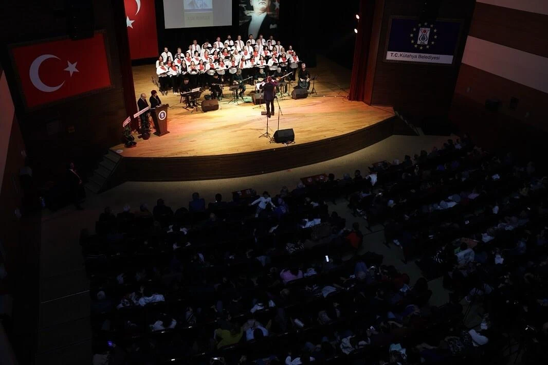 Kütahya’da Halk Ozanları Anma Gecesi Yoğun Katılımla Gerçekleşti