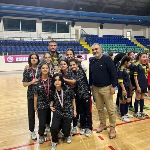 Kütahya'da Yıldızlar Futsal müsabakası kazanan takımlar-2