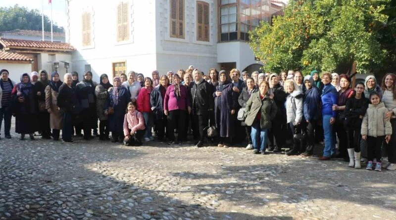 Manisa Büyükşehir Belediyesi, Kadınların Sosyal Yaşama Katılımını Sağlayan 'Adım Adım' Projeleriyle Öncülük Ediyor 1