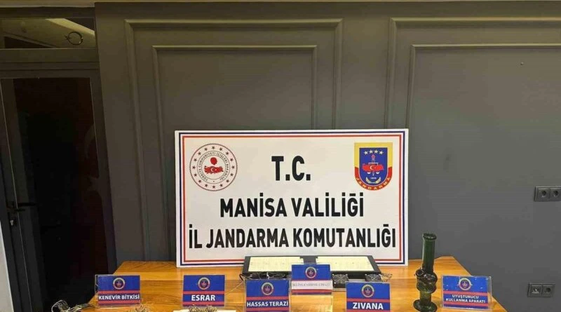 Manisa Salihli'de İklimlendirme Sistemiyle Kenevir Yetiştiren Şüpheli Jandarma Tarafından Yakalandı 1