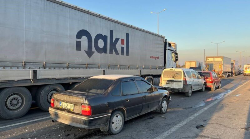 Melikgazi’nde Zincirleme Kazada 2 Kişi Yaralandı 1