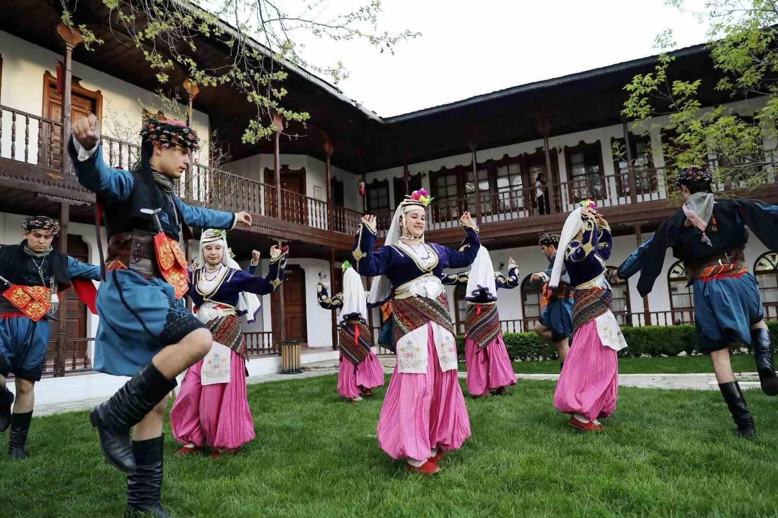 Merkezefendi Belediyesi Halk Oyunları Kurslarına Başvuru Başladı