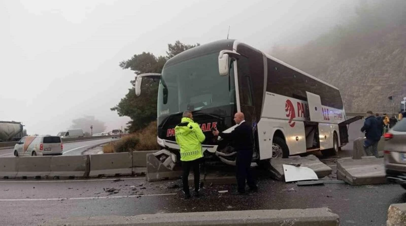 Muğla Ula'da Pamukkale Turizm otobüsü bariyerlere çarptı, 5 yaralı var 1