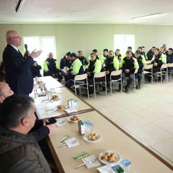 Odunpazarı Belediye Başkanını personelleri ile birlikte yeni yılda başarılar dileşiyor.-2