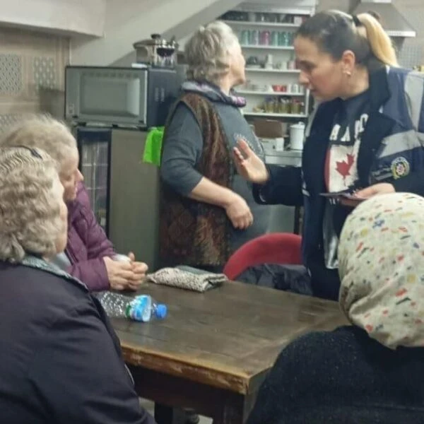 Pazarcı esnafına ve vatandaşlara KADES uygulaması tanıtımı-3