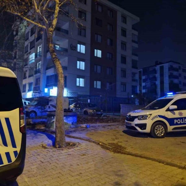 polis ekipleri 2. kattaki daireye giren firariyi takip ediyor-2