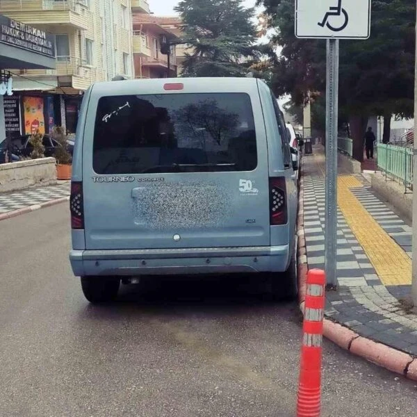 Polis, engelli park yerlerinde usulsüzliği engelledi-2