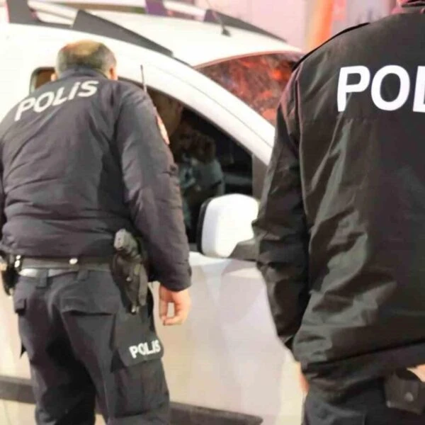 Polis memurlarına 'Dünkü çocuk musun?' diyen alkollü sürücüyü yakaladılar-9