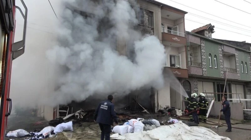 Samsun Bafra'da Tekstil Atölyesinde Yangın 1