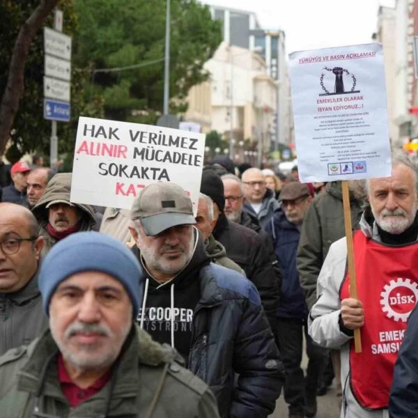 Samsun'da emeklilerin yürüyüşü-1