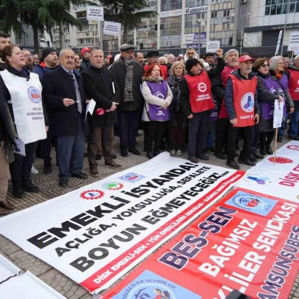 Samsun'da emeklilerin yürüyüşü-3