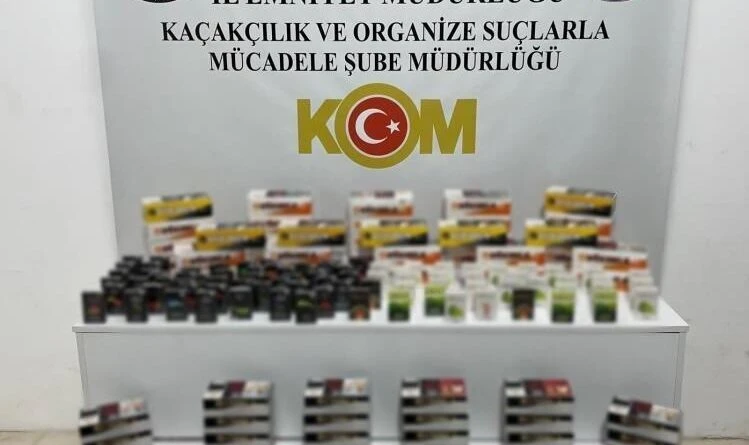 Samsun'da KOM Polisi 15 bin 200 adet Kaçak Makaron ve 85 Paket Kaçak Tütün Ele Geçirdi 1