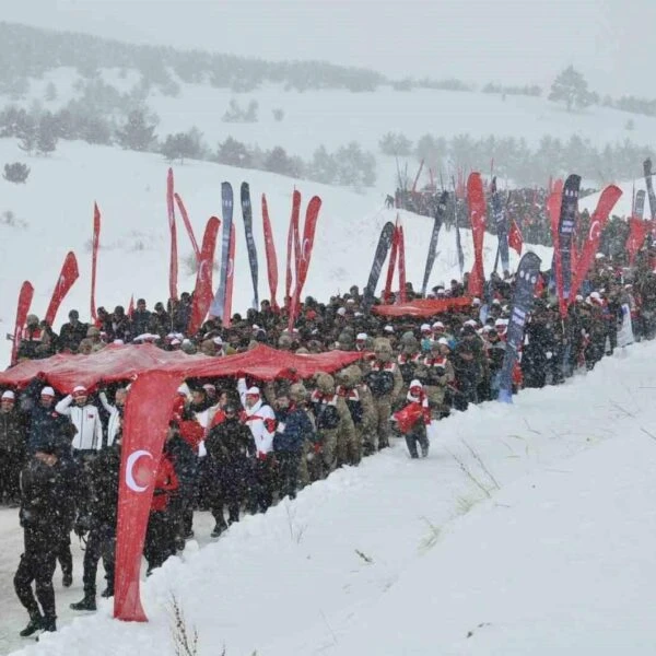 Sarıkamış Şehitliği'nde yürüyüş