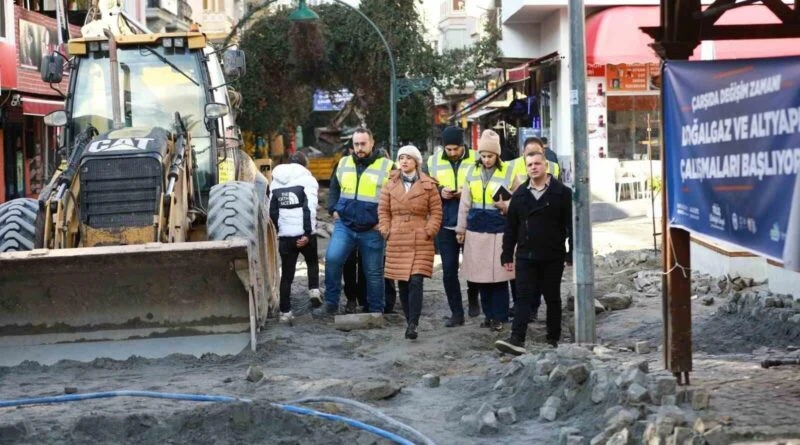 Selçuk Belediye Başkanı Filiz Ceritoğlu Sengel, Kent Merkezindeki Doğalgaz ve Altyapı Çalışmalarını İnceledi 1